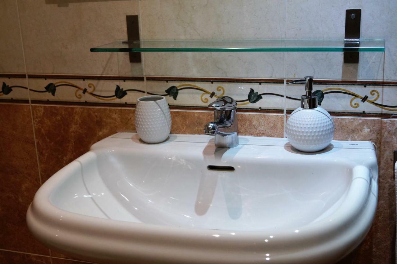 Apartamento Plaza Alfonso XII Málaga Exteriör bild